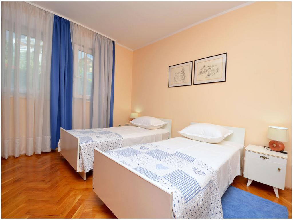 Apartment Laura Podstrana Ruang foto