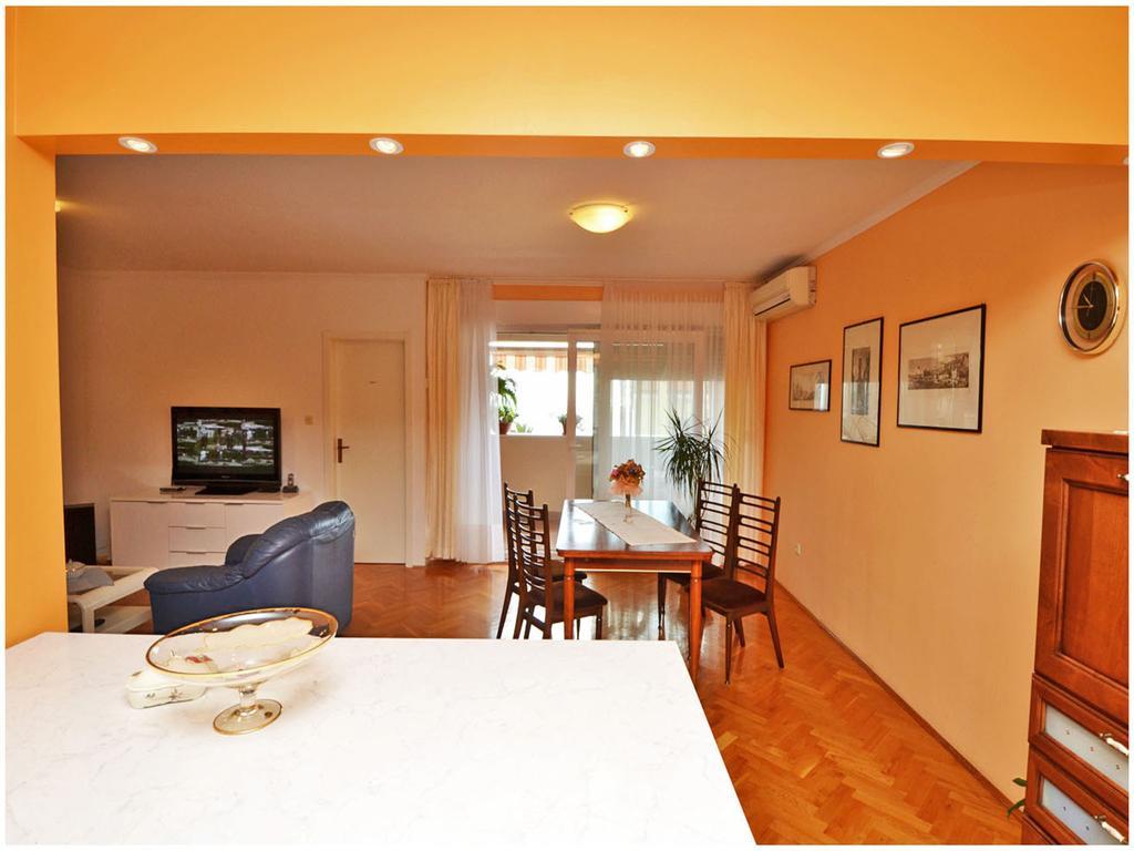 Apartment Laura Podstrana Ruang foto