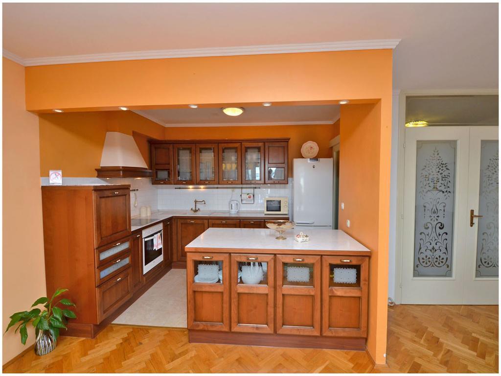 Apartment Laura Podstrana Ruang foto