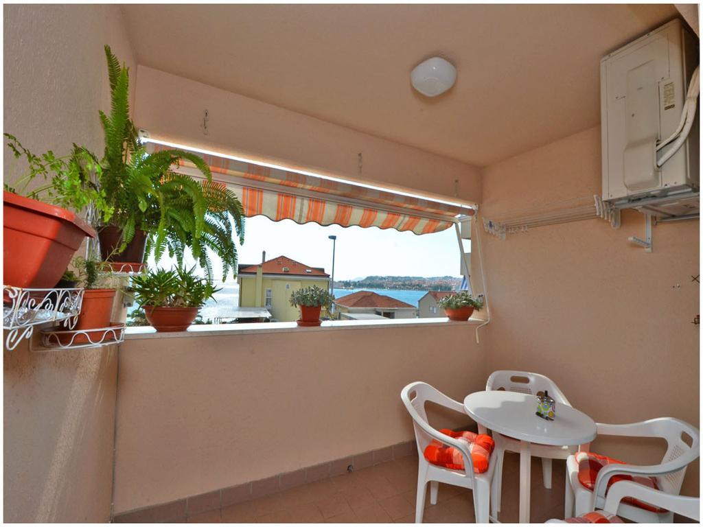 Apartment Laura Podstrana Ruang foto