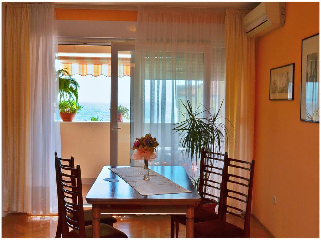 Apartment Laura Podstrana Ruang foto